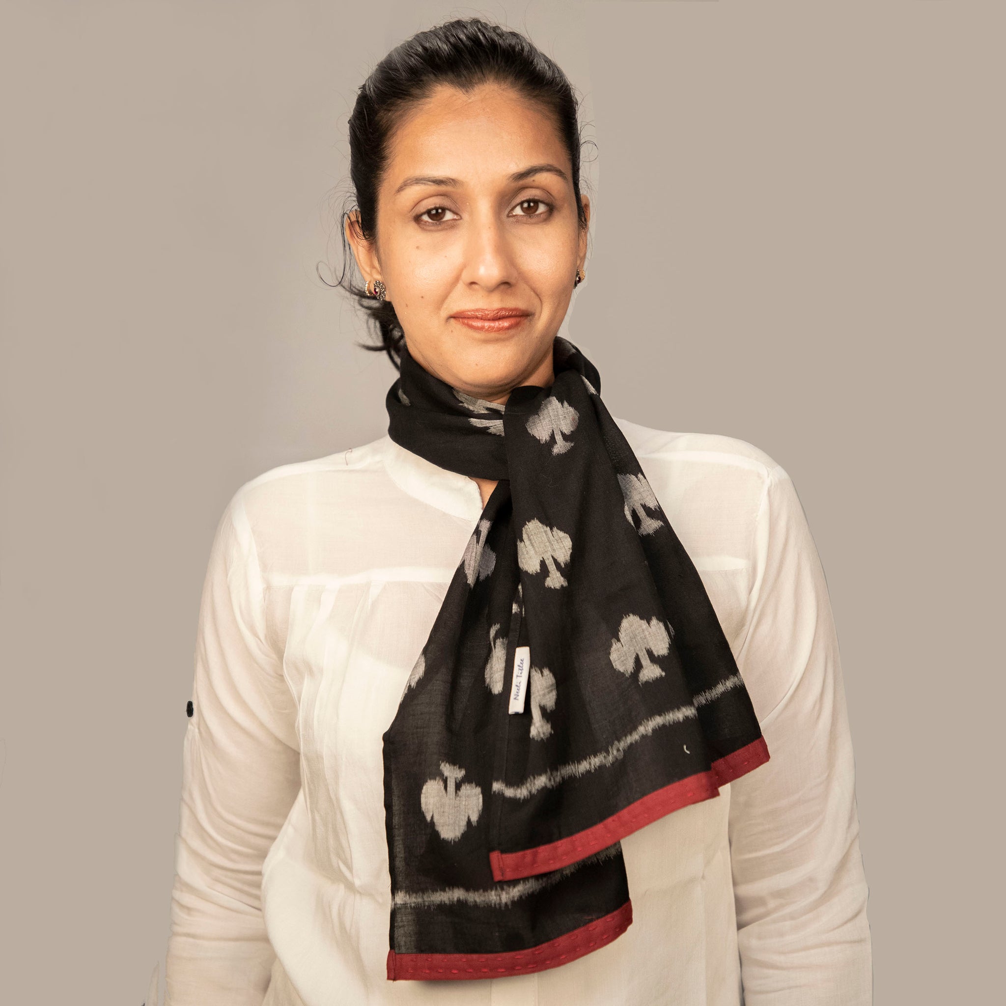 Sambalpuri cotton ikat taash clubs skinny scarf with maroon end piping and kantha stitch
