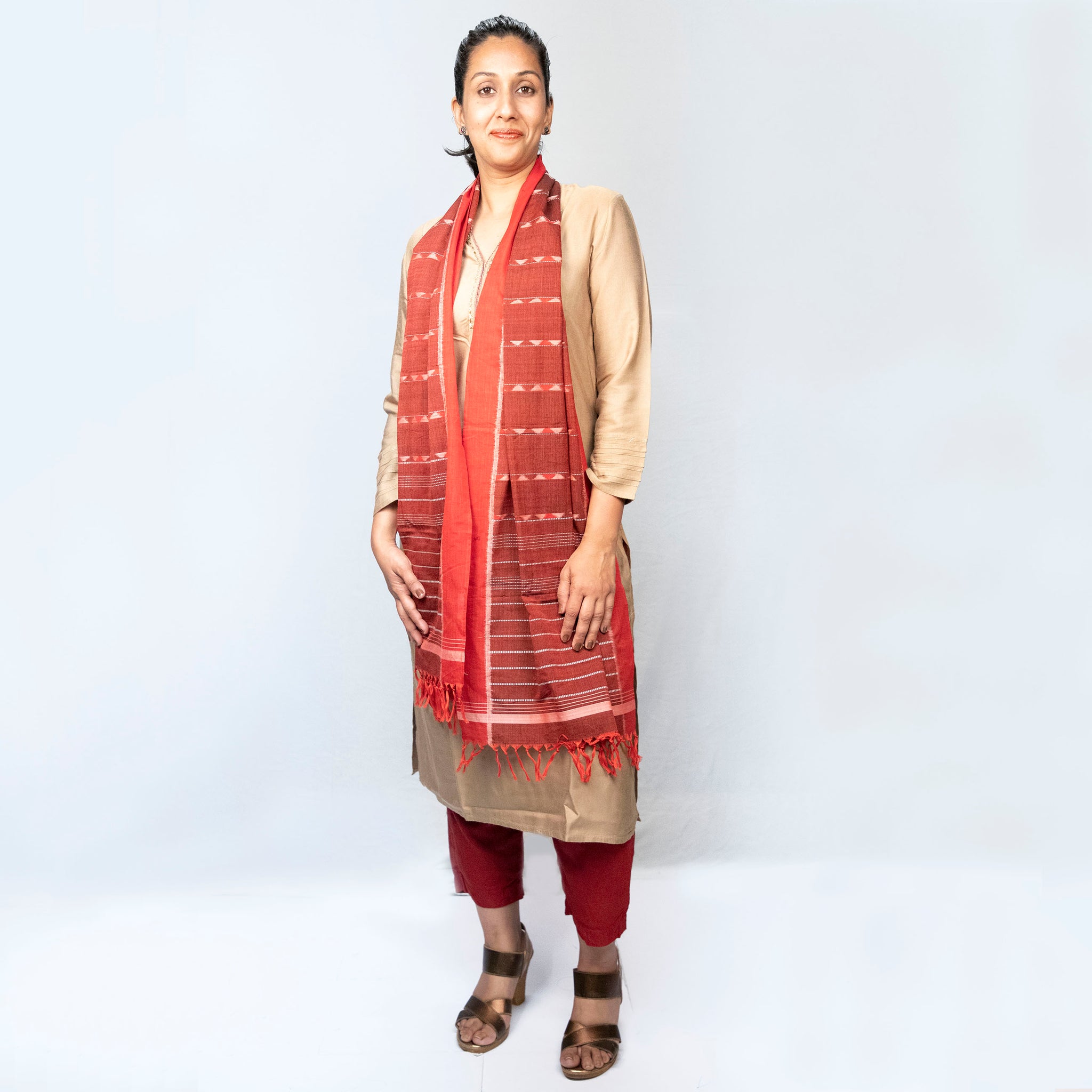 Two tone Sambalpuri cotton ikat stole with rows of triangular motifs on body